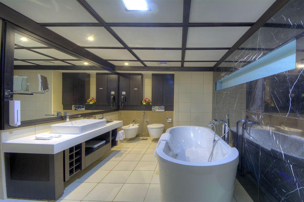 Raintree Rolla Hotel Дубай Екстериор снимка