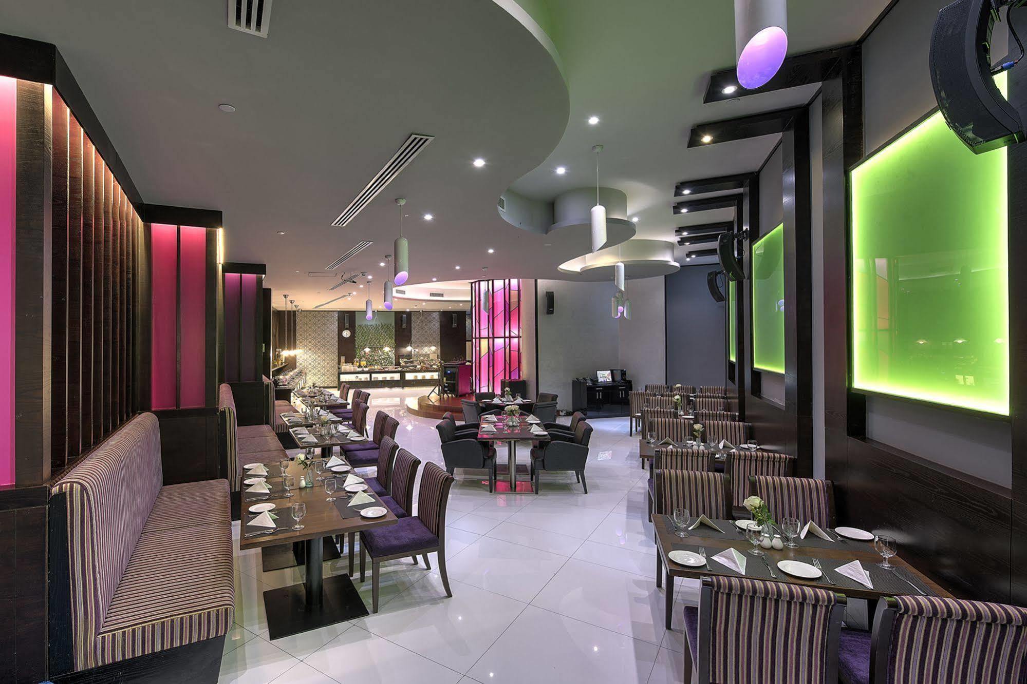 Raintree Rolla Hotel Дубай Екстериор снимка