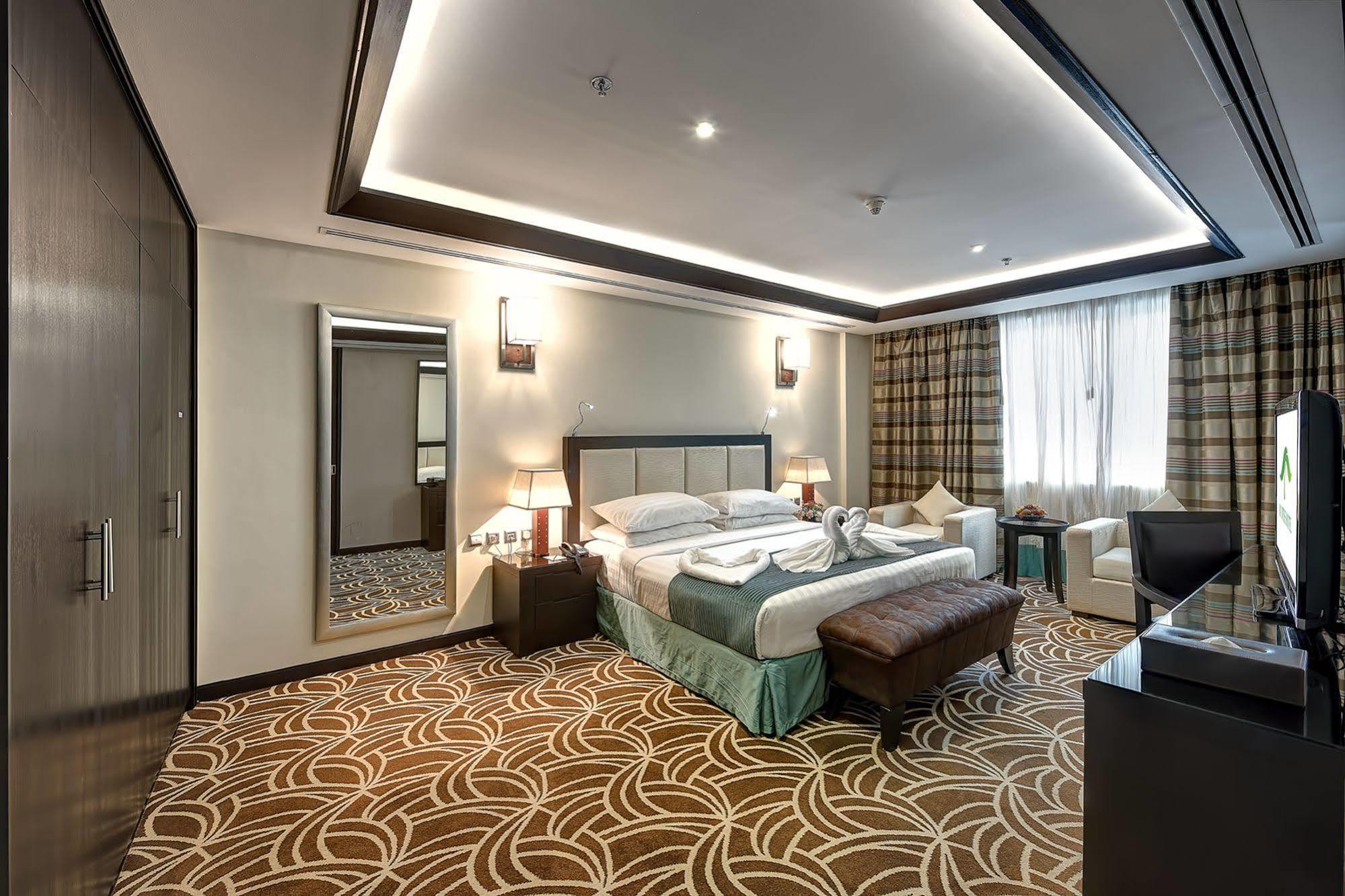 Raintree Rolla Hotel Дубай Екстериор снимка