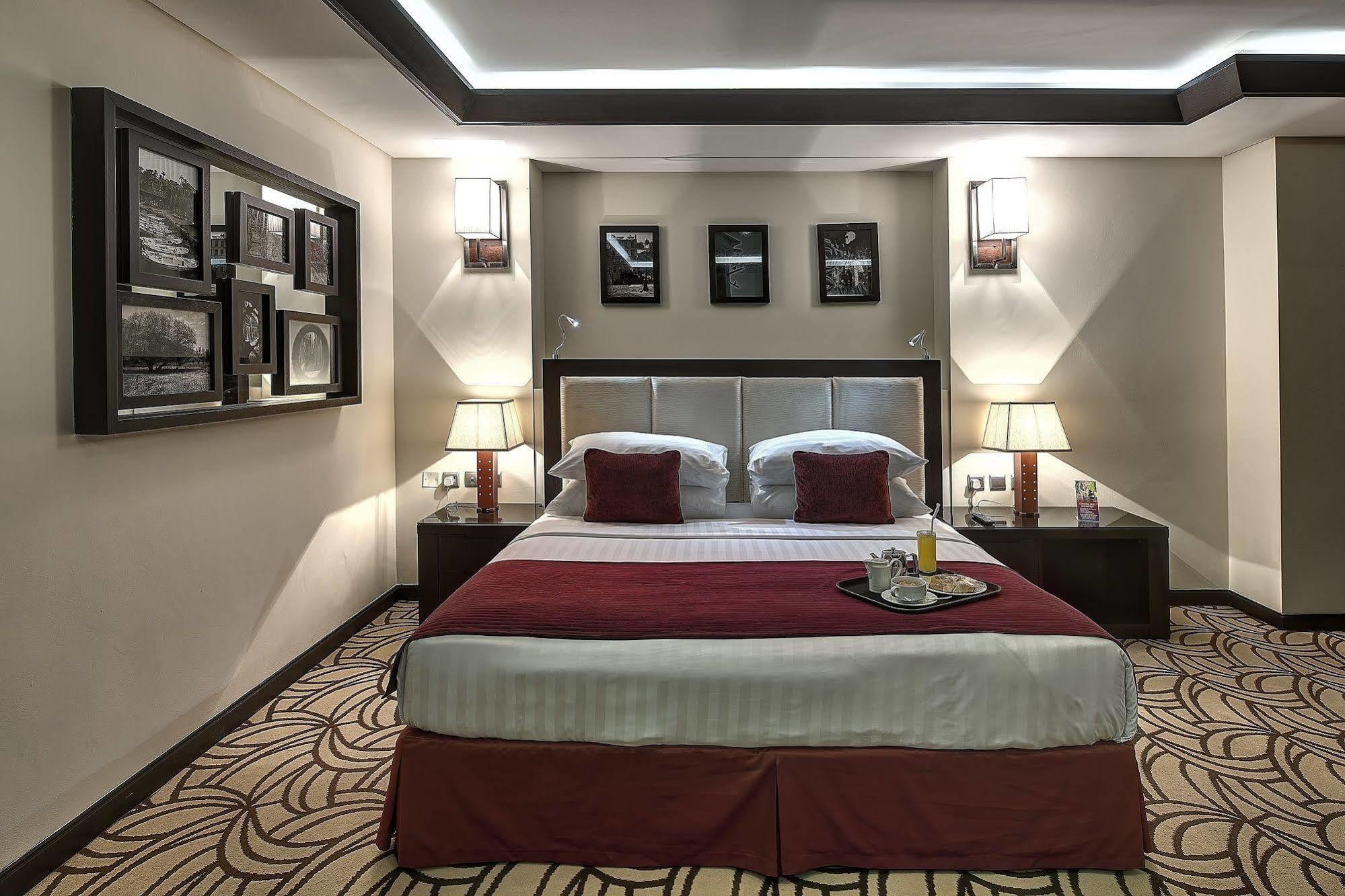 Raintree Rolla Hotel Дубай Екстериор снимка