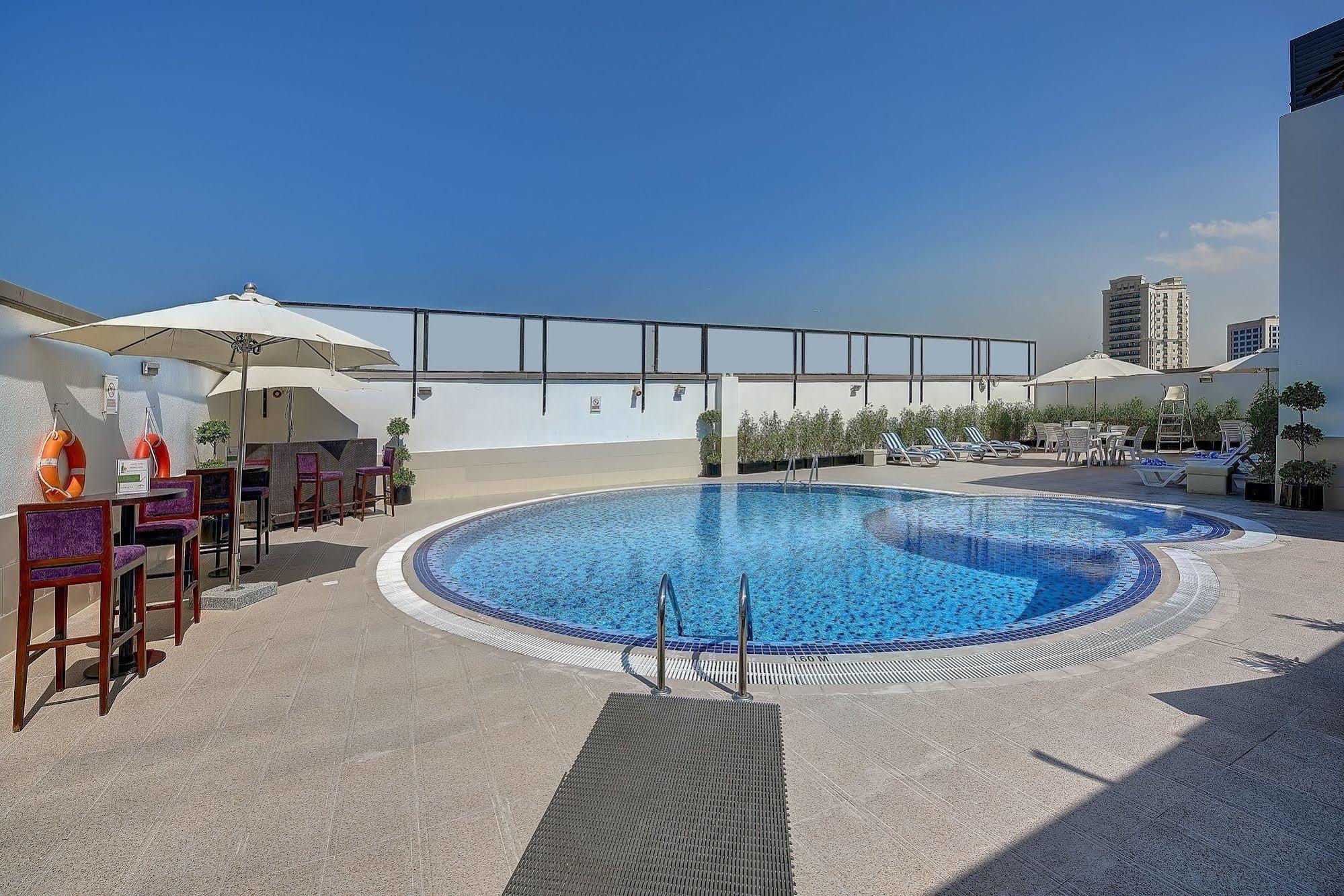 Raintree Rolla Hotel Дубай Екстериор снимка