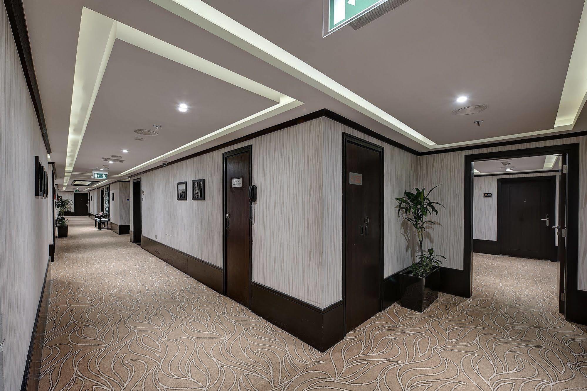 Raintree Rolla Hotel Дубай Екстериор снимка